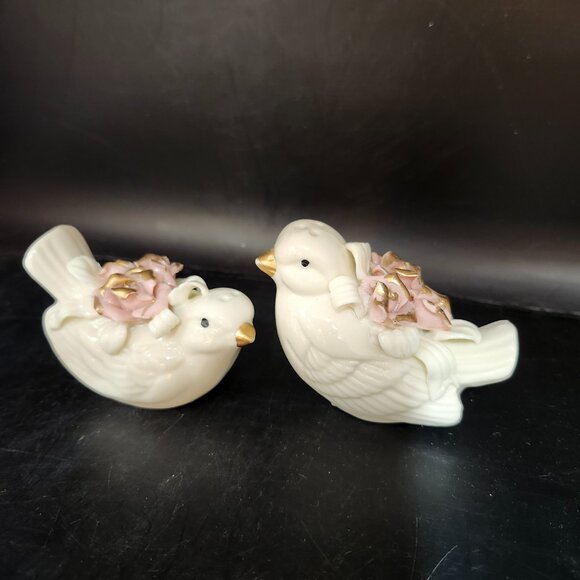 Chick's With Roses Salt & Pepper Shakers Vintage Porcelain White Birds Easter - Picture 3 of 4